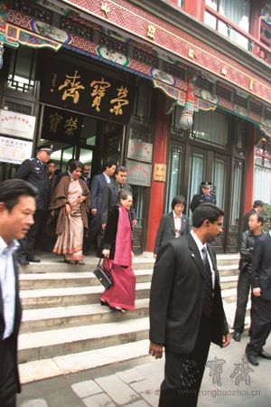 印度國(guó)大黨主席夫人參觀榮寶齋